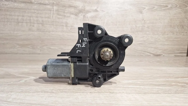 Мотор стеклоподъемника Renault Megane 2008-2015 0130822479 3, левый