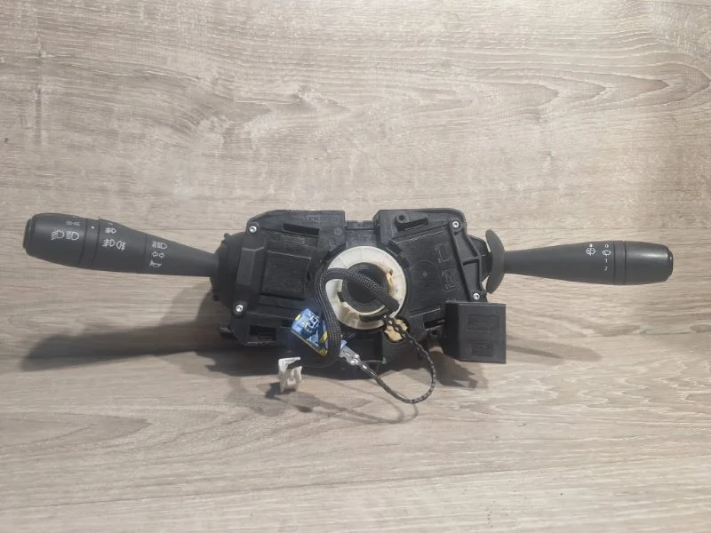 Блок подрулевых переключателей Renault Logan 2013-2018 255677458R 2