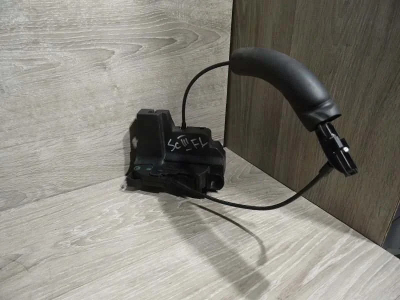 Замок боковой двери Renault Scenic 2009-2016 8200350758 3, левый