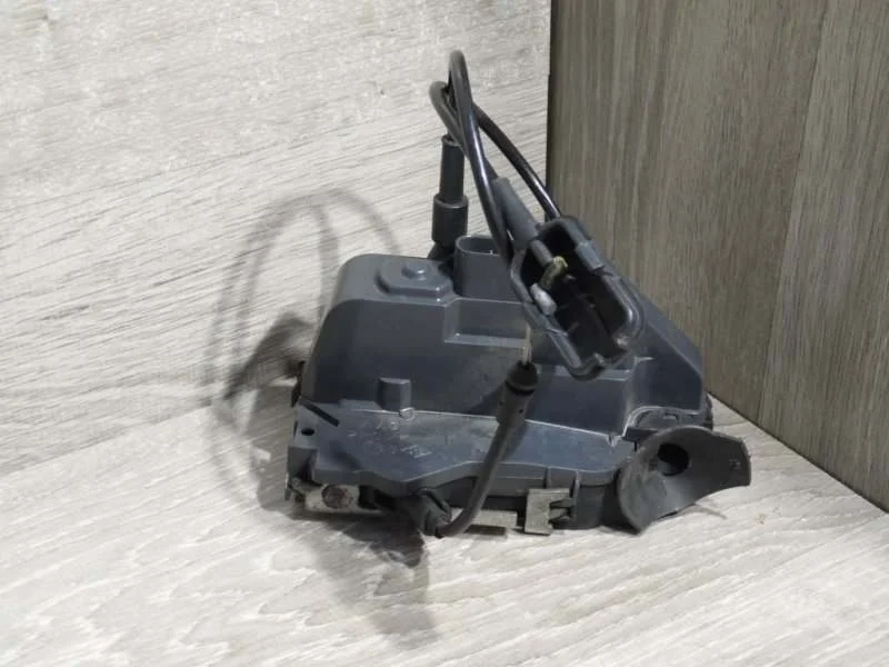 Замок боковой двери Renault Megane 2002-2010 8200027780 2, передний левый