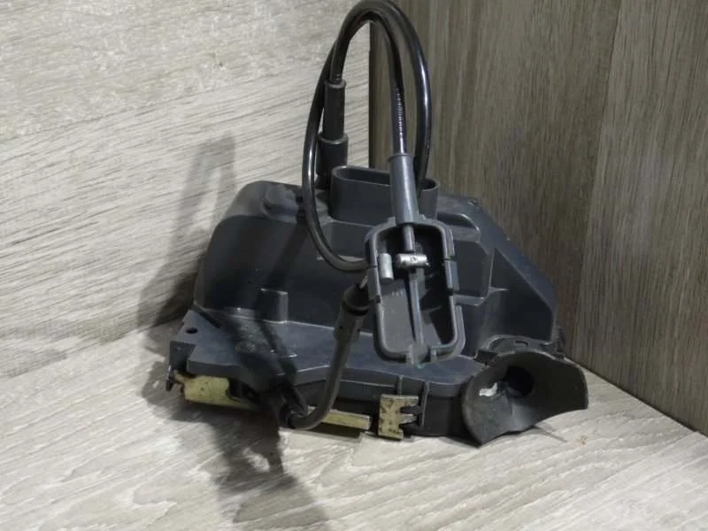 Замок боковой двери Renault Megane 2002-2010 8200027780 2, передний левый