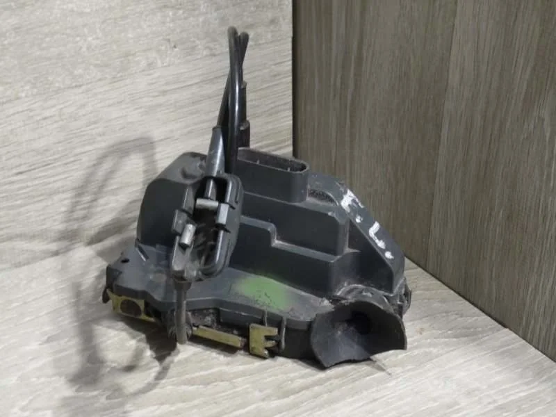 Замок боковой двери Renault Megane 2002-2010 8200027780 2, передний левый