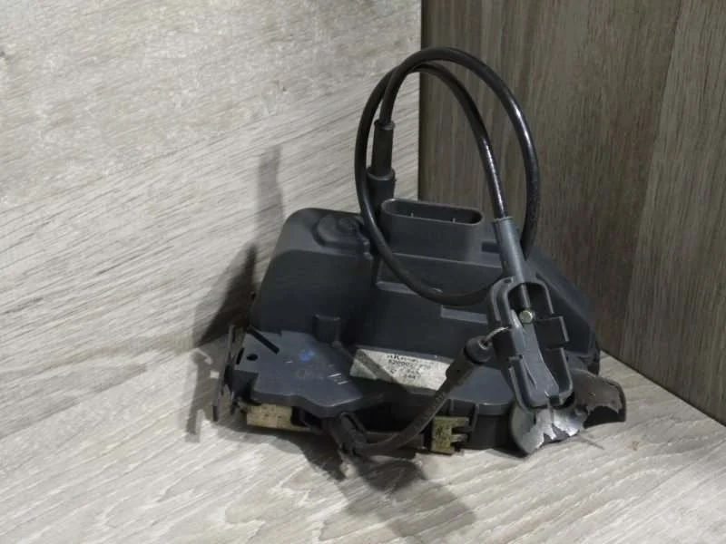 Замок боковой двери Renault Megane 2002-2010 8200027780 2, передний левый