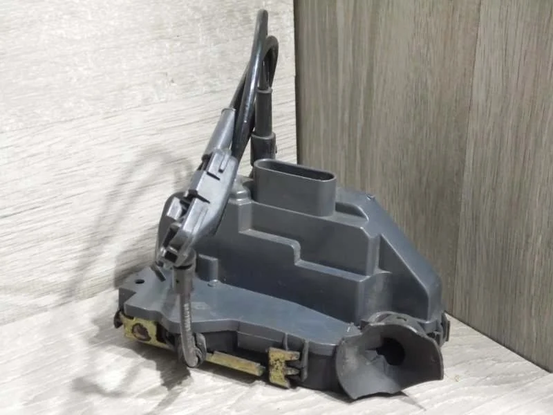 Замок боковой двери Renault Megane 2002-2010 8200027780 2, передний левый