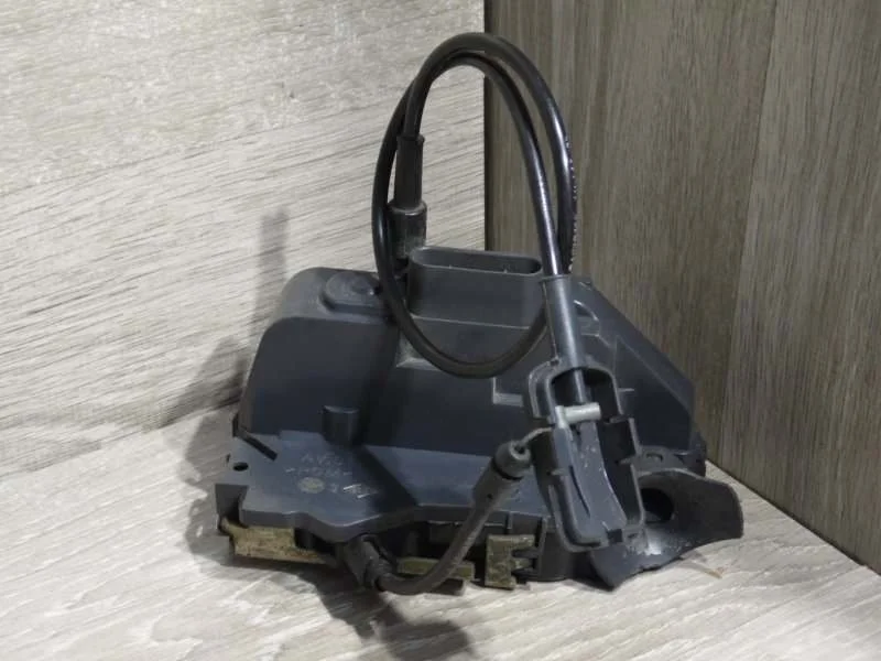 Замок боковой двери Renault Megane 2002-2010 8200027780 2, передний левый