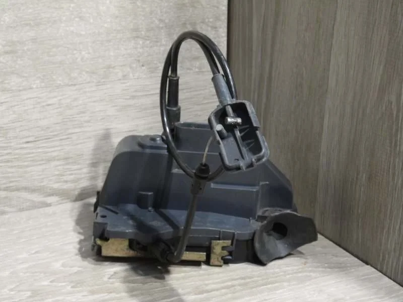 Замок боковой двери Renault Megane 2002-2010 8200027780 2, передний левый