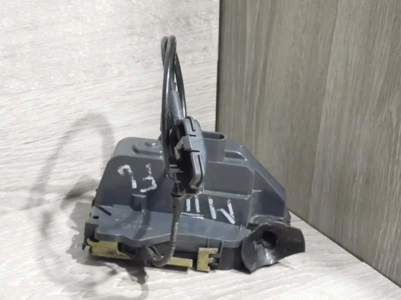 Замок боковой двери Renault Megane 2002-2010 8200027780 2, передний левый