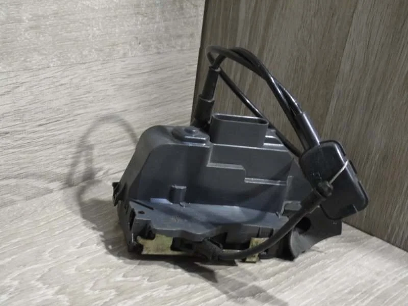 Замок боковой двери Renault Megane 2002-2010 8200027780 2, передний левый