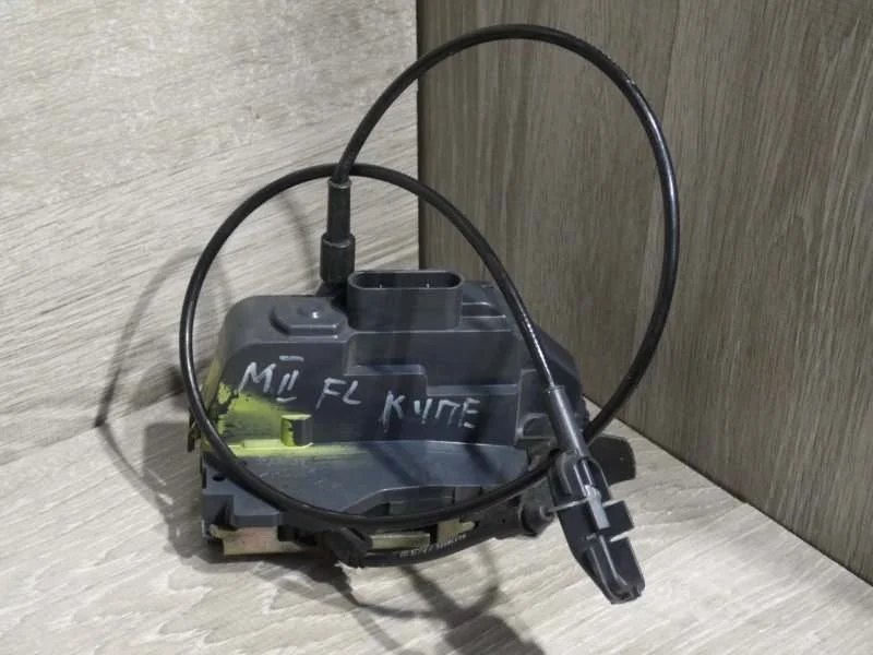 Замок боковой двери Renault Megane 2002-2010 8200027780 КУПЕ, передний левый