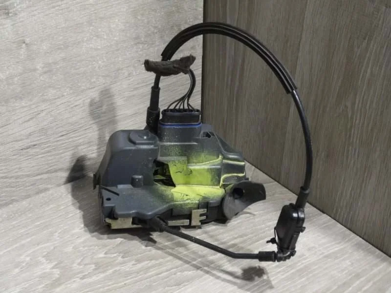 Замок боковой двери Renault Megane 2002-2010 8200027780 2, передний левый