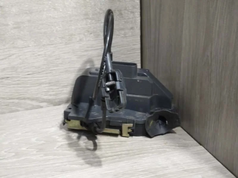 Замок боковой двери Renault Megane 2002-2010 8200027780 2, передний левый