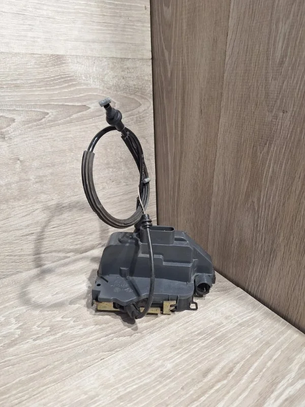 Замок боковой двери Renault Megane 2002-2010 8200027780 2, передний левый