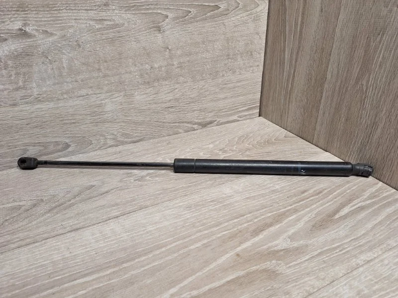 Амортизатор двери багажника Renault Megane 2002-2010 8200119498 2