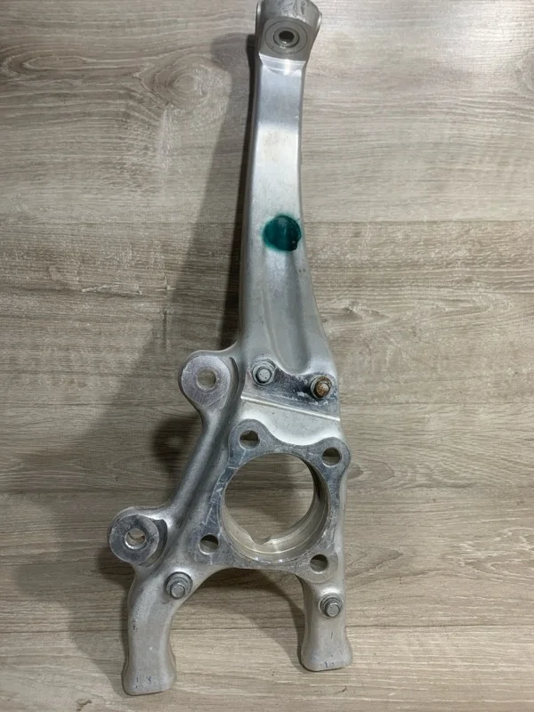 Кулак поворотный Lexus Is 2016 4320153010 ACE30 8AR-FTS, передний правый