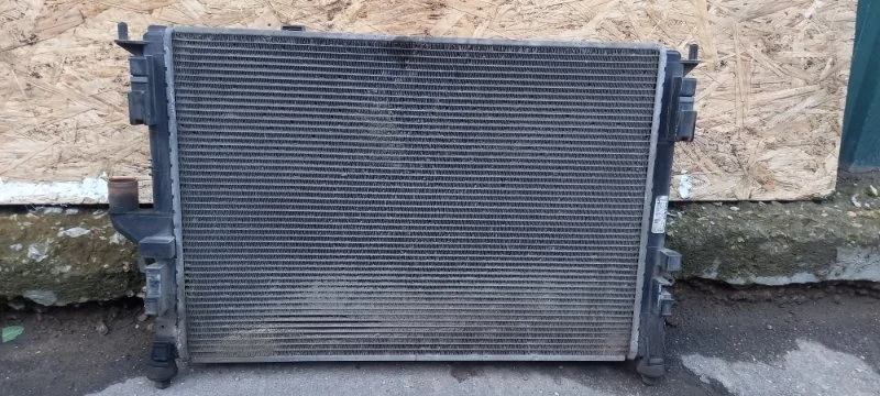 Радиатор охлаждения двигателя Renault Sandero 2010 8200735039 ХЭТЧБЕК (5ДВ) K7M F 710