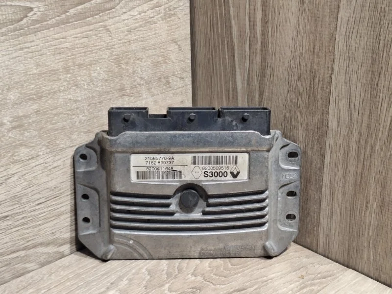 Блок управления двигателем Renault Scenic 2003-2009 8200611648 2