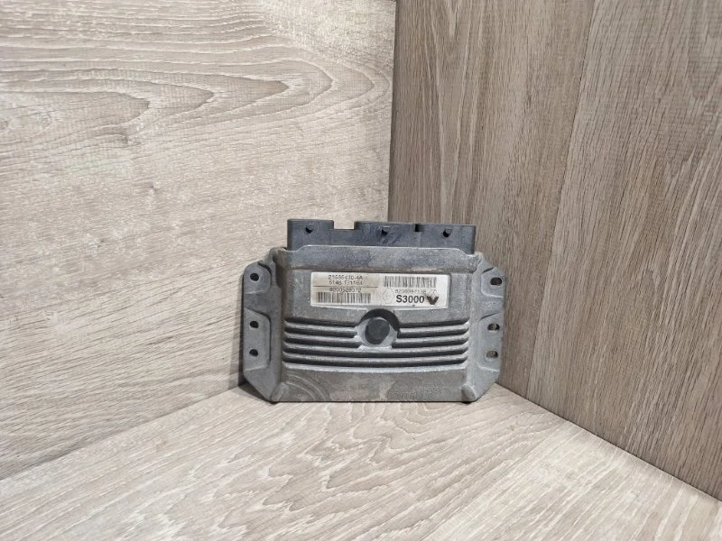 Блок управления двигателем Renault Megane 2002-2010 8200528372 2