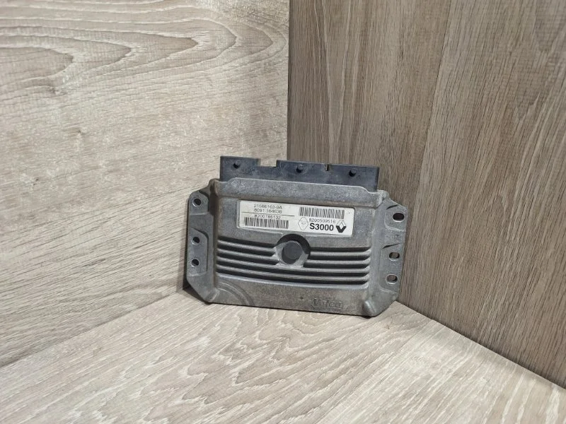 Блок управления двигателем Renault Megane 2002-2009 8200785132 2