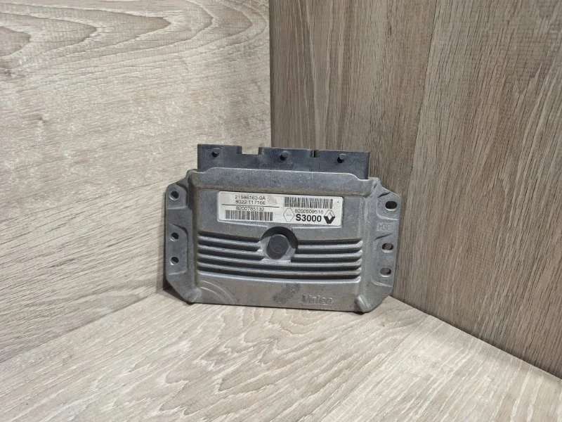 Блок управления двигателем Renault Megane 2002-2009 8200785132 2