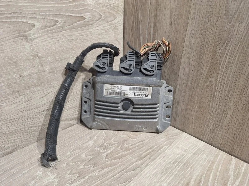 Блок управления двигателем Renault Megane 2002-2010 8200751638 2