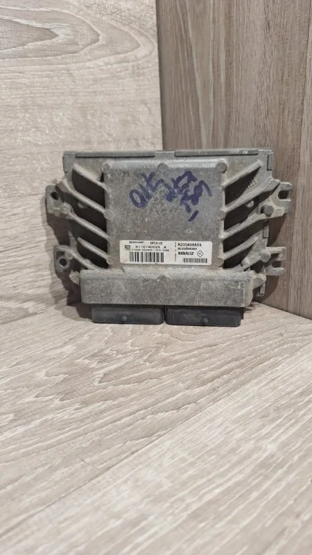 Блок управления двигателем Renault Logan 2004-2014 8200856659 1