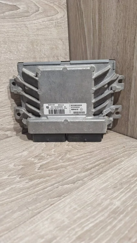 Блок управления двигателем Renault Logan 2004-2014 8200856659 1