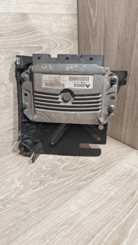 Блок управления двигателем Renault Megane 2002-2010 8200509516 2