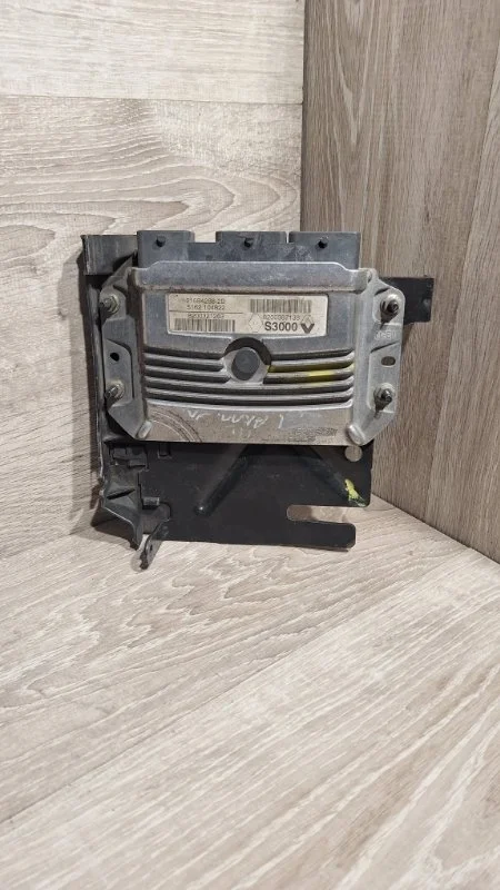 Блок управления двигателем Renault Scenic 2002-2010 8200387138 2