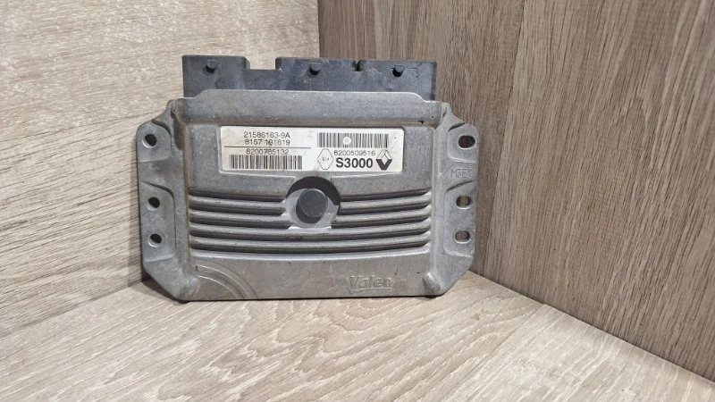 Блок управления двигателем Renault Megane 2002-2010 8200509516 2