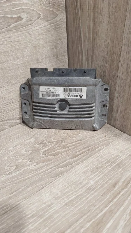Блок управления двигателем Renault Megane 2002-2010 8200509516 2