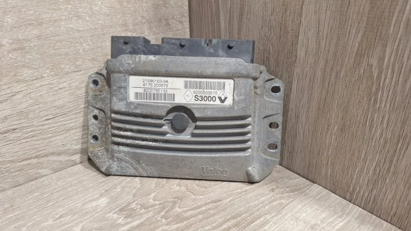 Блок управления двигателем Renault Megane 2002-2010 8200509516 2