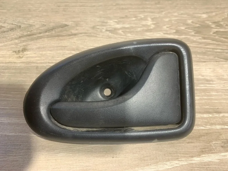 Ручка двери внутренняя Renault Logan 2006 7700830079 СЕДАН K7M 710, правая