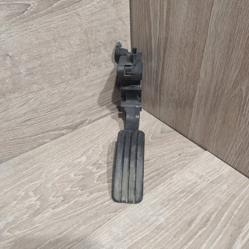 Педаль газа Renault Fluence 2009-2017 180100020R