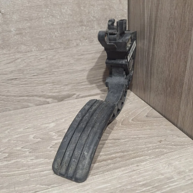 Педаль газа Renault Fluence 2009-2017 180100020R