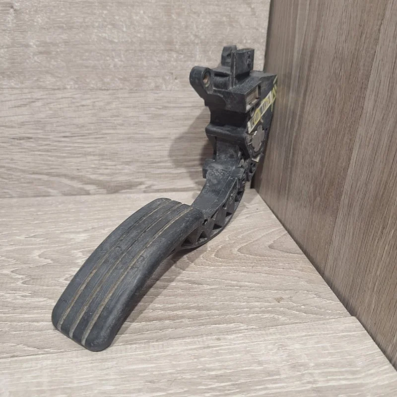 Педаль газа Renault Fluence 2009-2017 180100024R