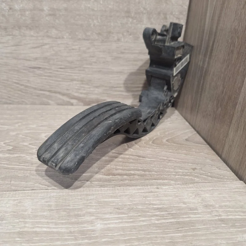 Педаль газа Renault Fluence 2009-2017 180100020R