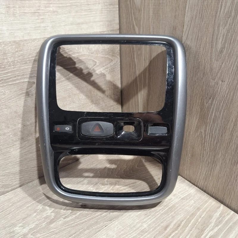 Накладка центральной консоли торпедо Renault Duster 2010-2020 682607294R