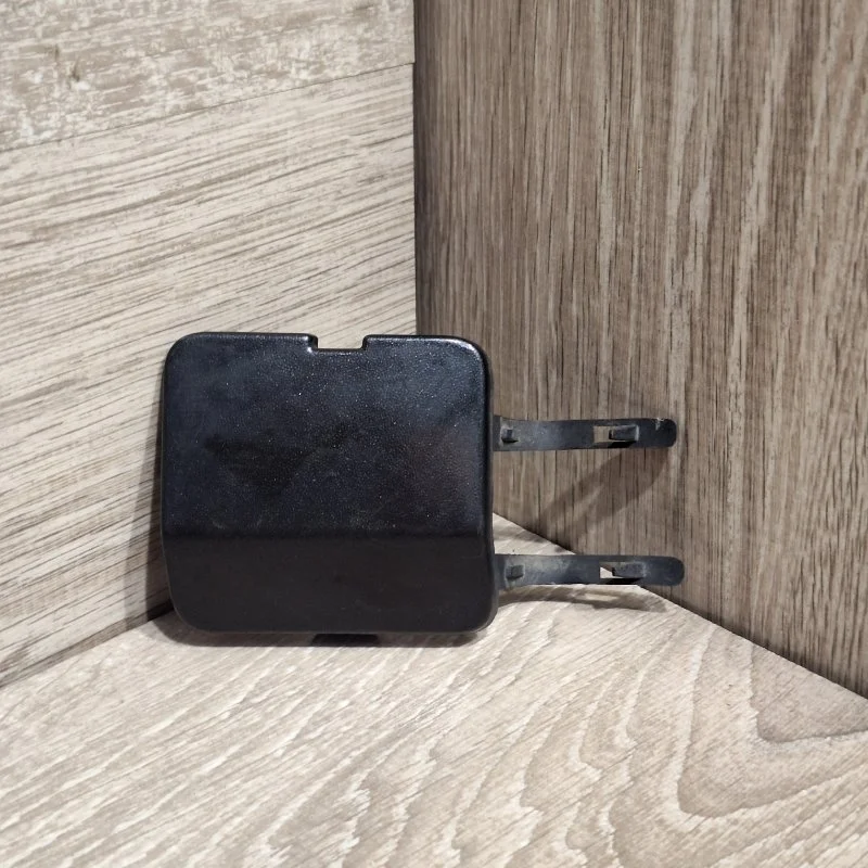 Заглушка буксировочного крюка Renault Sandero 2009-2014 8200763631 1, передняя