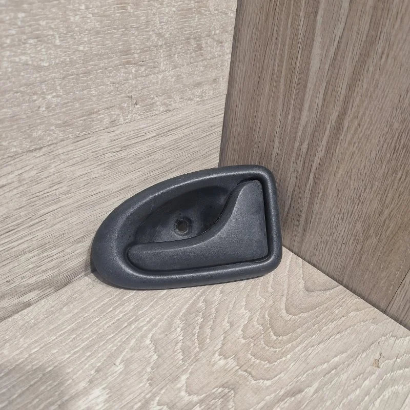 Ручка двери внутренняя Renault Logan 2004-2014 7700830079 1, правая