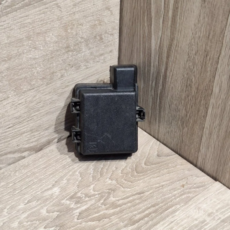 Крышка блока предохранителей Renault Fluence 2009-2017 243820003R