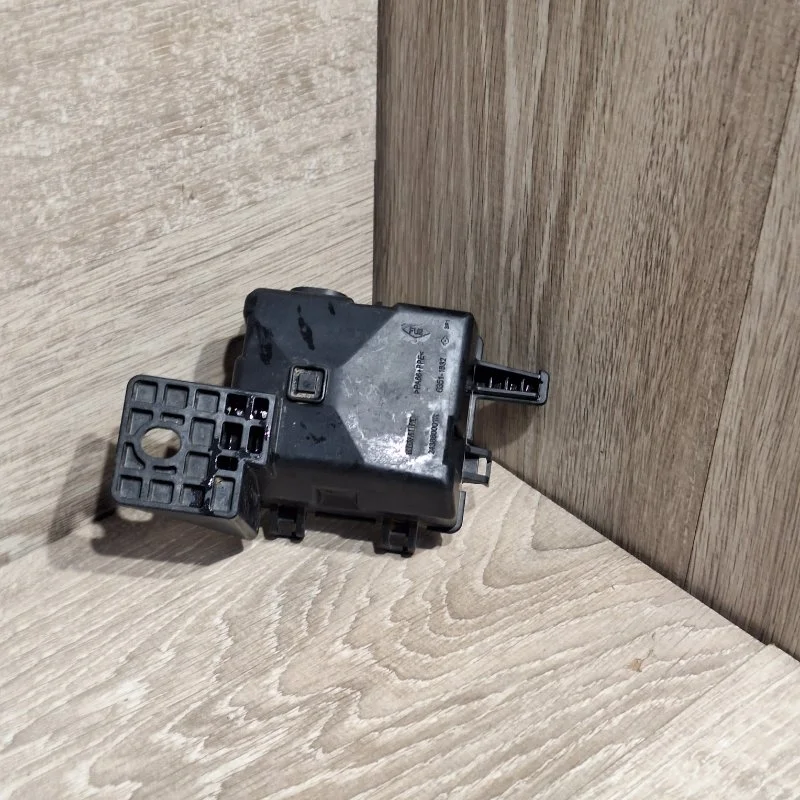 Корпус блока предохранителей Renault Fluence 2009-2017 243880001R