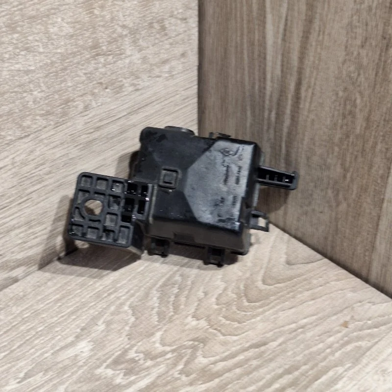 Корпус блока предохранителей Renault Fluence 2009-2017 243880001R