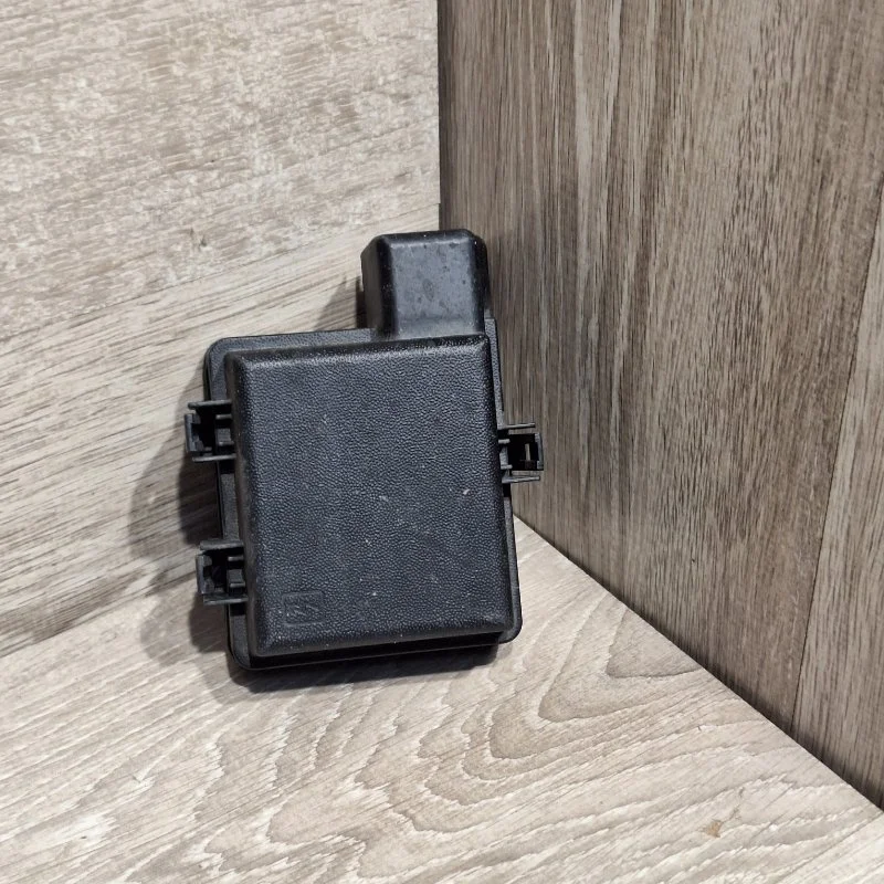 Крышка блока предохранителей Renault Fluence 2009-2017 243820003R