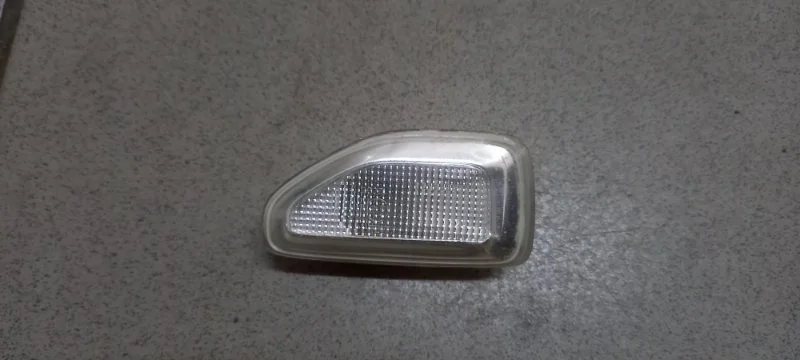 Повторитель поворота в крыло Renault Logan 2014-2019 261601801R 2, передний правый