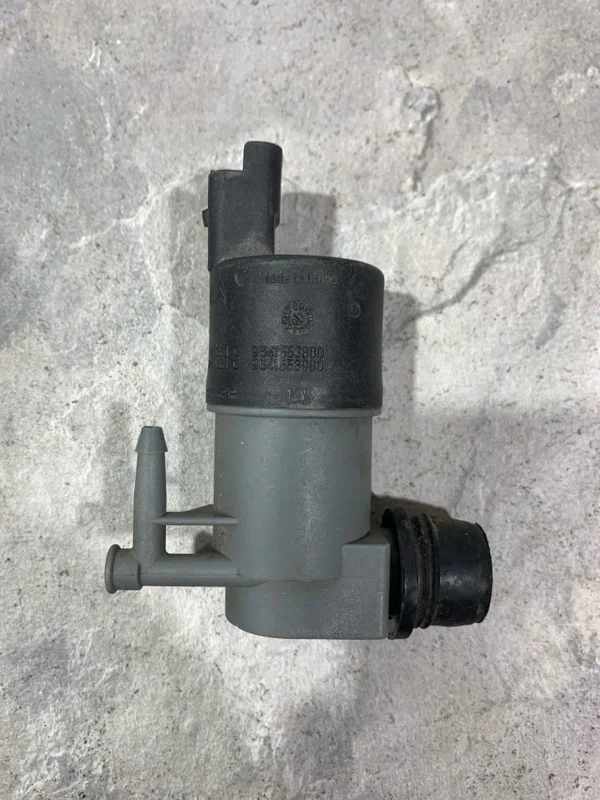 Моторчик бачка омывателя Renault Logan 2004-2022 8200031805 СЕДАН