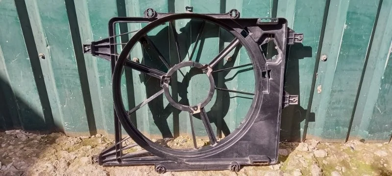 Диффузор радиатора Renault Kangoo 2004-2008 7700428659 1