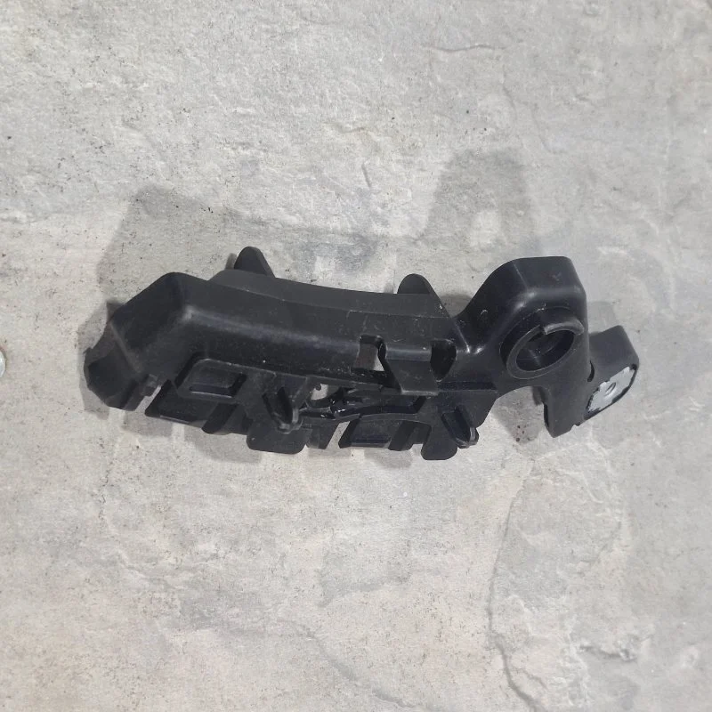 Кронштейн бампера Renault Megane 2003-2010 620500001R 2, передний левый