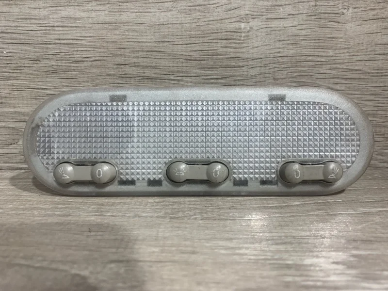 Плафон подсветки салона Renault Megane 2002-2009 8200073234 2
