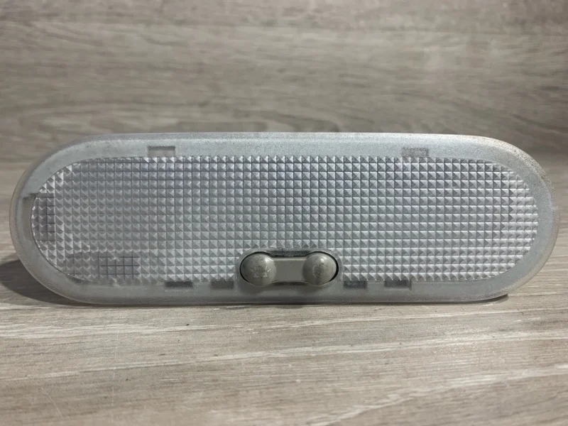 Плафон подсветки салона Renault Sandero 2004-2022 8200074362 ХЭТЧБЕК (5ДВ)