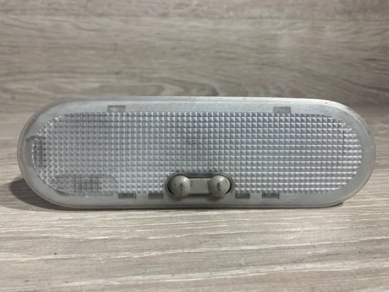 Плафон подсветки салона Renault Sandero 2004-2022 8200074362 ХЭТЧБЕК (5ДВ)